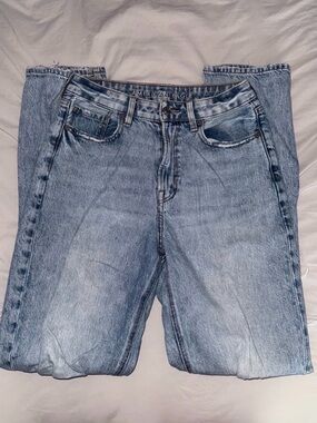 American Eagle Outfitters Women’s Light Wash Mom Jeans
